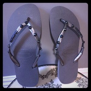 Havaianas sandals in grey w grey studs size  7/8
